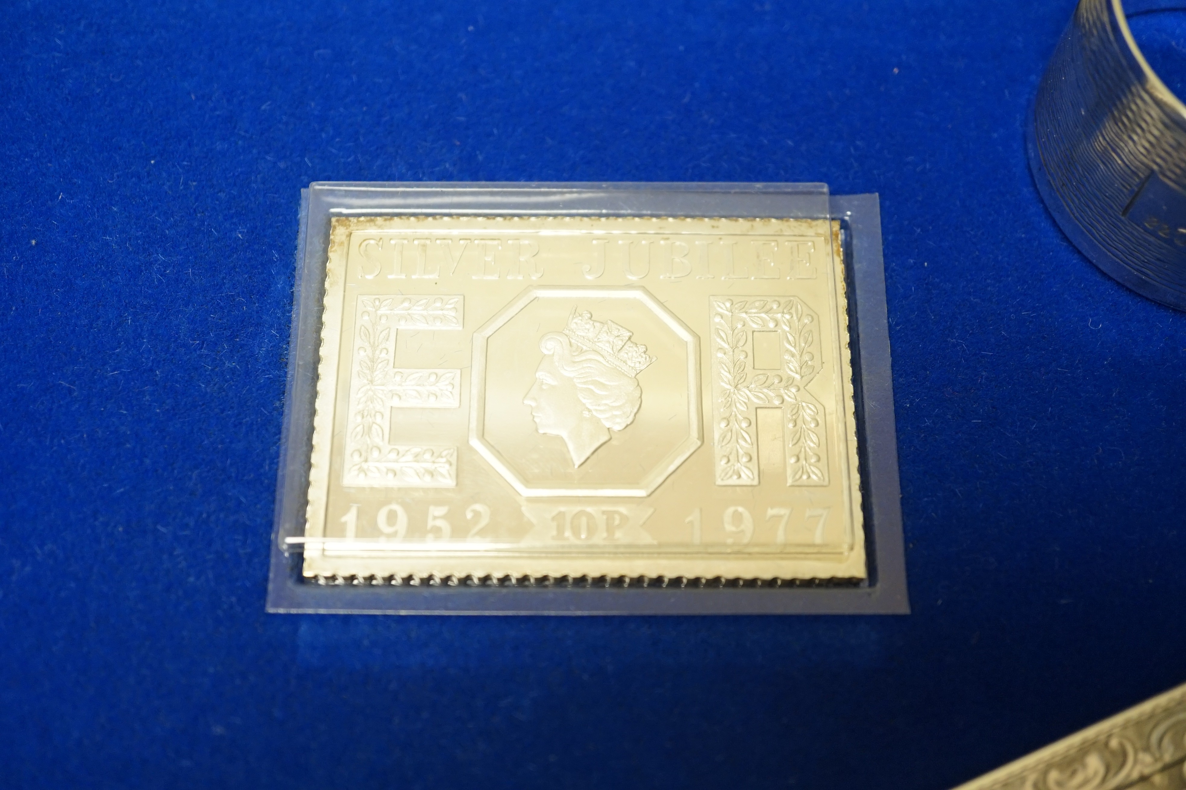 Small silver items including two napkin rings, a modern cased commemorative plaque and replica stamp, together with four white metal items including a Russian mounted purse.